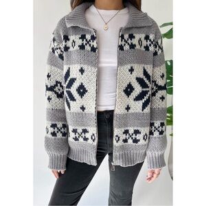 Grey Bandit - Cozy Gray Patterned Zip-Up Sweater